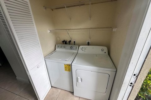 Copropriété à louer à Sunrise, Floride: 2 chambres, 82.31 m2 № 2293513 - photo 3