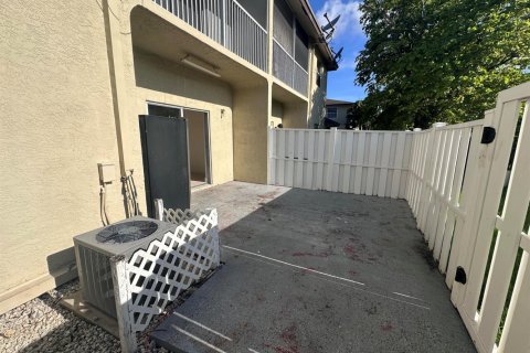 Copropriété à louer à Sunrise, Floride: 2 chambres, 82.31 m2 № 2293513 - photo 12
