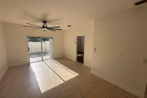 Copropriété à louer à Sunrise, Floride: 2 chambres, 82.31 m2 № 2293513 - photo 4