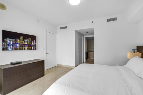 Condo in Miami, Florida, 2 bedrooms  № 2249058 - photo 17