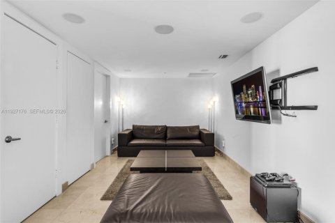 Condo in Miami, Florida, 2 bedrooms  № 2249058 - photo 12