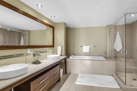 Condo in Miami, Florida, 2 bedrooms  № 2249058 - photo 21