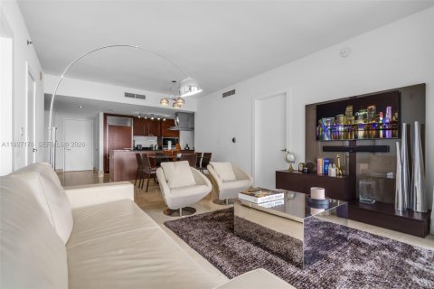 Condo in Miami, Florida, 2 bedrooms  № 2249058 - photo 9