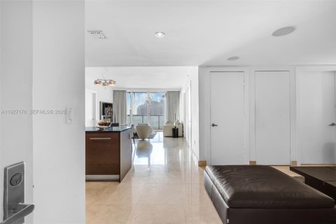 Condo in Miami, Florida, 2 bedrooms  № 2249058 - photo 6