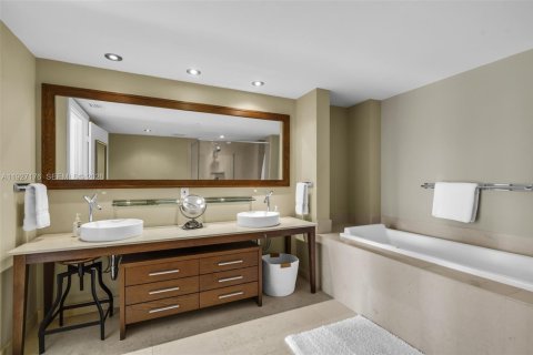 Condo in Miami, Florida, 2 bedrooms  № 2249058 - photo 20