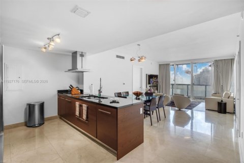 Condo in Miami, Florida, 2 bedrooms  № 2249058 - photo 4