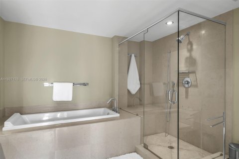 Condo in Miami, Florida, 2 bedrooms  № 2249058 - photo 22