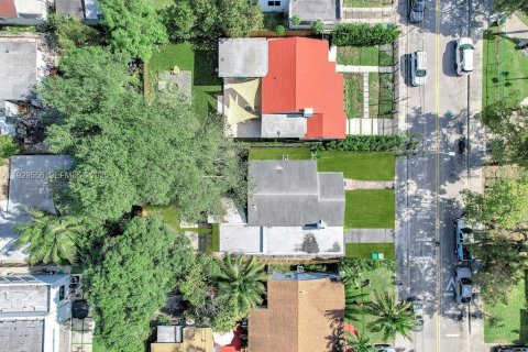 Villa ou maison à louer à Miami, Floride: 1 chambre, 159.33 m2 № 1989936 - photo 16