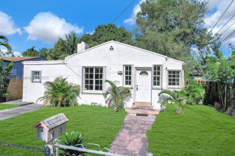 Villa ou maison à louer à Miami, Floride: 1 chambre, 159.33 m2 № 1989936 - photo 15
