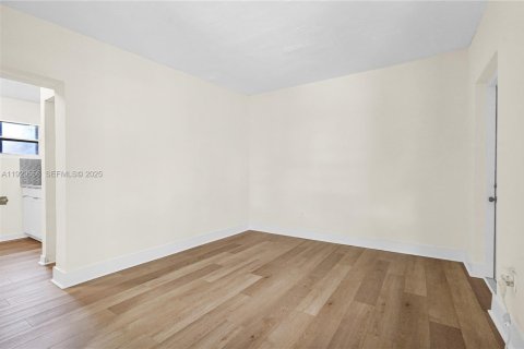 Villa ou maison à louer à Miami, Floride: 1 chambre, 159.33 m2 № 1989936 - photo 7