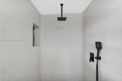 Villa ou maison à louer à Miami, Floride: 1 chambre, 159.33 m2 № 1989936 - photo 12