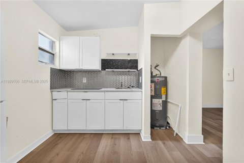 Villa ou maison à louer à Miami, Floride: 1 chambre, 159.33 m2 № 1989936 - photo 10