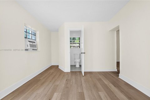 Villa ou maison à louer à Miami, Floride: 1 chambre, 159.33 m2 № 1989936 - photo 5