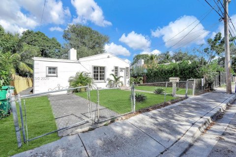 Villa ou maison à louer à Miami, Floride: 1 chambre, 159.33 m2 № 1989936 - photo 30