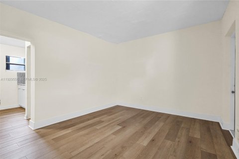 Villa ou maison à louer à Miami, Floride: 1 chambre, 159.33 m2 № 1989936 - photo 9