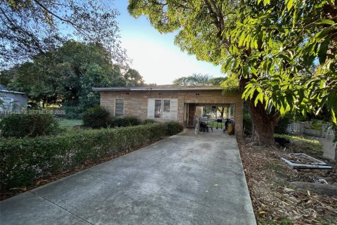 Casa en South Miami, Florida 4 dormitorios, 114.08 m2 № 2000815