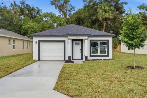 House in DeLand, Florida 3 bedrooms, 121.52 sq.m. № 2345247