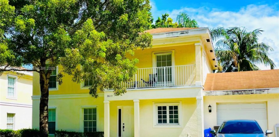 Townhouse in West Palm Beach, Florida 4 bedrooms, 166.3 sq.m. № 1871658