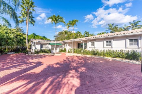 Купить виллу или дом в Форт-Лодердейл, Флорида 4 спальни, 242.01м2, № 1997909 - фото 2