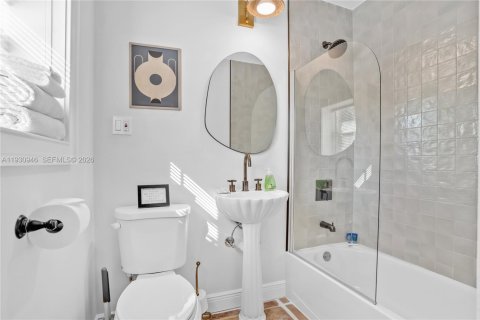 Купить виллу или дом в Форт-Лодердейл, Флорида 4 спальни, 242.01м2, № 1997909 - фото 20