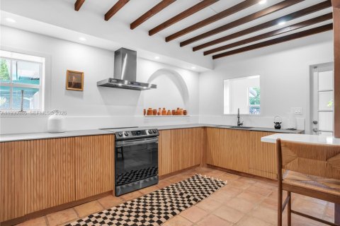 House in Fort Lauderdale, Florida 4 bedrooms, 242.01 sq.m. № 1997909