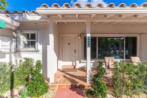 Купить виллу или дом в Форт-Лодердейл, Флорида 4 спальни, 242.01м2, № 1997909 - фото 3