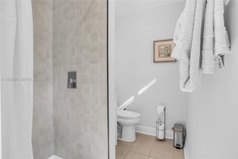 Купить виллу или дом в Форт-Лодердейл, Флорида 4 спальни, 242.01м2, № 1997909 - фото 17