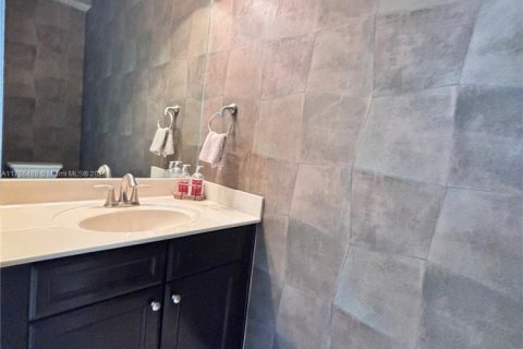 Villa ou maison à louer à Doral, Floride: 4 chambres, 248.42 m2 № 1959934 - photo 7