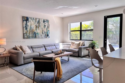 Villa ou maison à louer à Doral, Floride: 4 chambres, 248.42 m2 № 1959934 - photo 2