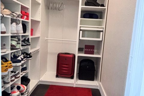 Villa ou maison à louer à Doral, Floride: 4 chambres, 248.42 m2 № 1959934 - photo 10