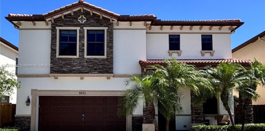 Villa ou maison à Doral, Floride 4 chambres, 248.42 m2 № 1959934