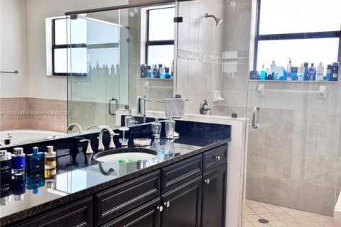 Villa ou maison à louer à Doral, Floride: 4 chambres, 248.42 m2 № 1959934 - photo 9