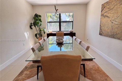 Villa ou maison à louer à Doral, Floride: 4 chambres, 248.42 m2 № 1959934 - photo 5