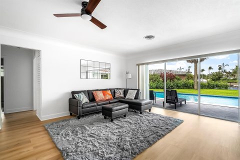 House in Deerfield Beach, Florida 3 bedrooms, 163.51 sq.m. № 2401269 - photo 10