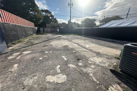 Shop in Hollywood, Florida № 1076055 - photo 1