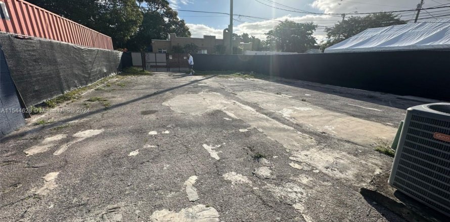 Tienda en Hollywood, Florida № 1076055