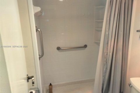 Снять в аренду кондоминиум в Лодерхилл, Флорида 2 спальни, 102.19м2, № 1991549 - фото 9