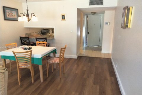 Снять в аренду кондоминиум в Лодерхилл, Флорида 2 спальни, 102.19м2, № 1991549 - фото 3