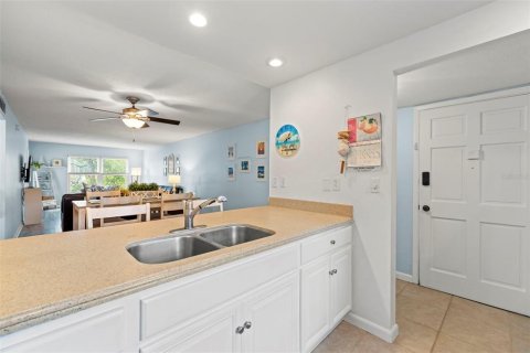 Copropriété à vendre à Largo, Floride: 2 chambres, 91.04 m2 № 2098689 - photo 14