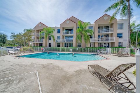 Copropriété à vendre à Hollywood, Floride: 2 chambres, 92.9 m2 № 1785877 - photo 1