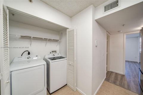 Copropriété à vendre à Hollywood, Floride: 2 chambres, 92.9 m2 № 1785877 - photo 6
