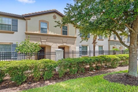 Adosado en venta en Kissimmee, Florida, 5 dormitorios, 210.24 m2 № 1886913 - foto 1