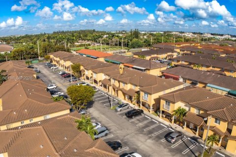 Купить таунхаус в Хайалиа, Флорида 3 спальни, 116.69м2, № 2044216 - фото 3