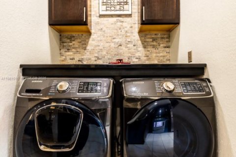 Купить таунхаус в Хайалиа, Флорида 3 спальни, 116.69м2, № 2044216 - фото 9