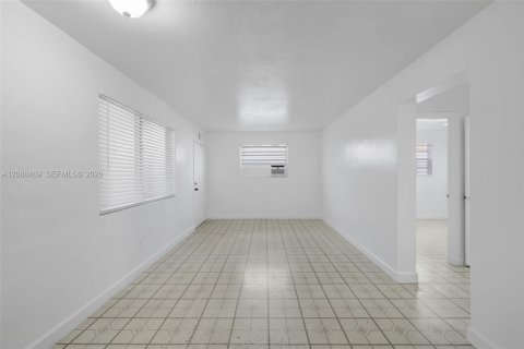 Villa ou maison à louer à Miami, Floride: 2 chambres, 74.32 m2 № 2366439 - photo 6