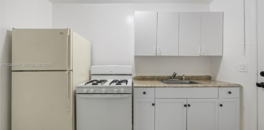 Villa ou maison à Miami, Floride 2 chambres, 74.32 m2 № 2366439
