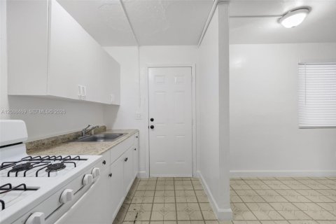 Villa ou maison à louer à Miami, Floride: 2 chambres, 74.32 m2 № 2366439 - photo 2