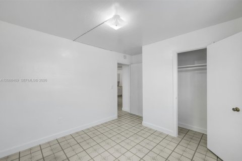 Villa ou maison à louer à Miami, Floride: 2 chambres, 74.32 m2 № 2366439 - photo 12