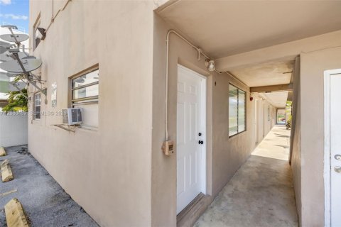 Villa ou maison à louer à Miami, Floride: 2 chambres, 74.32 m2 № 2366439 - photo 15