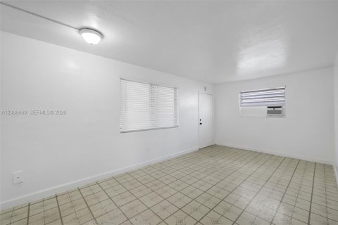 Villa ou maison à louer à Miami, Floride: 2 chambres, 74.32 m2 № 2366439 - photo 8